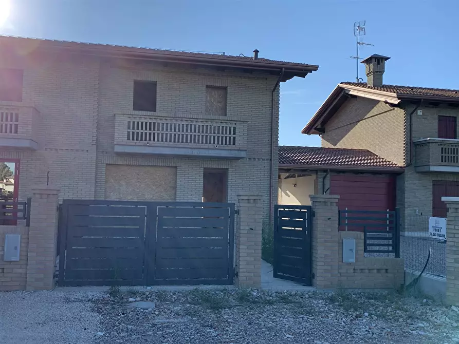 Immagine 1 di Casa indipendente in vendita  in Via Stradazza a Canda