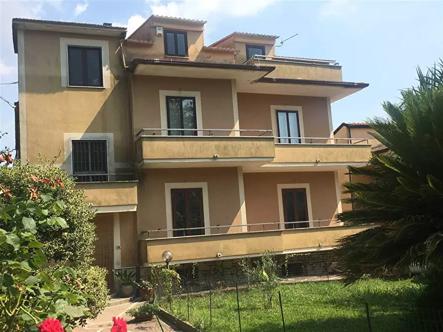 Immagine 1 di Appartamento in vendita  in via monsignor vitaliano rossetti a Caserta