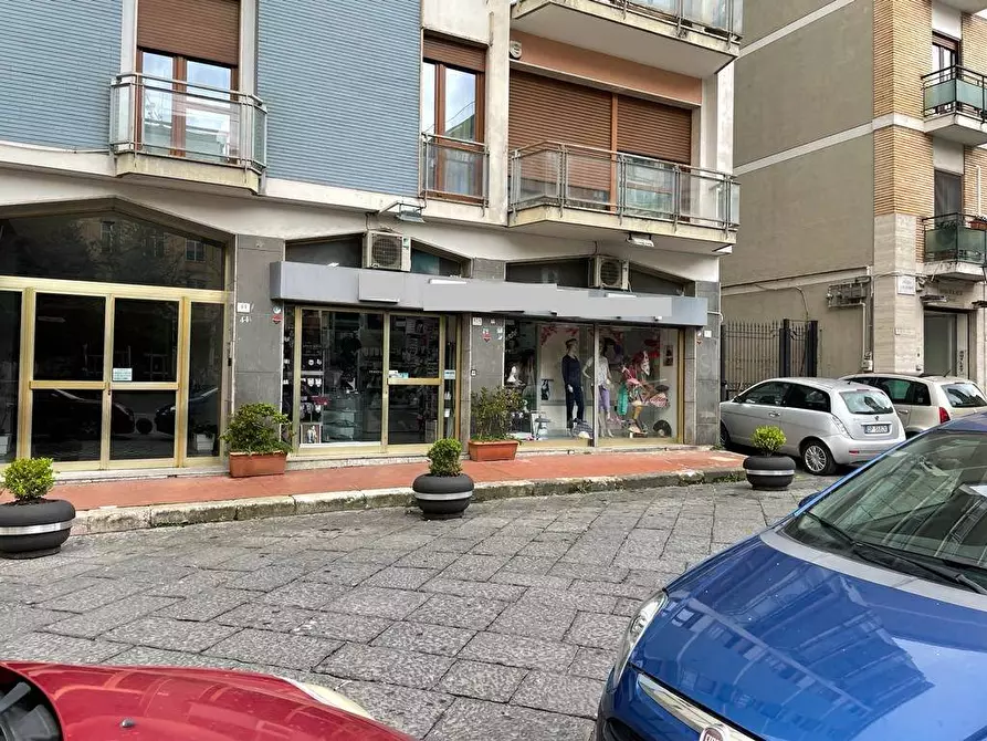 Immagine 1 di Negozio in affitto  a Caserta