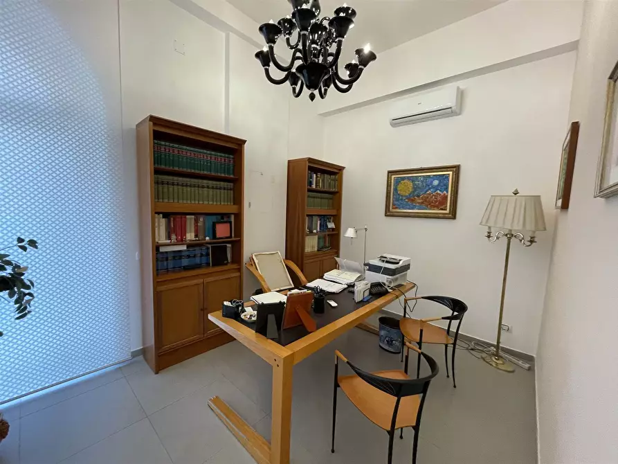 Immagine 1 di Ufficio in affitto  a Caserta