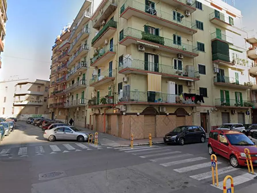 Immagine 1 di Attività commerciale in affitto  a Taranto