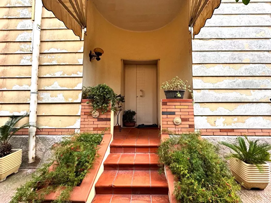 Immagine 1 di Villa in vendita  in VIA MICHELE SCIALPI a Taranto