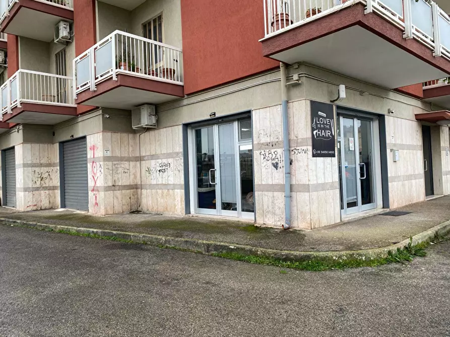 Immagine 1 di Negozio in affitto  a Taranto