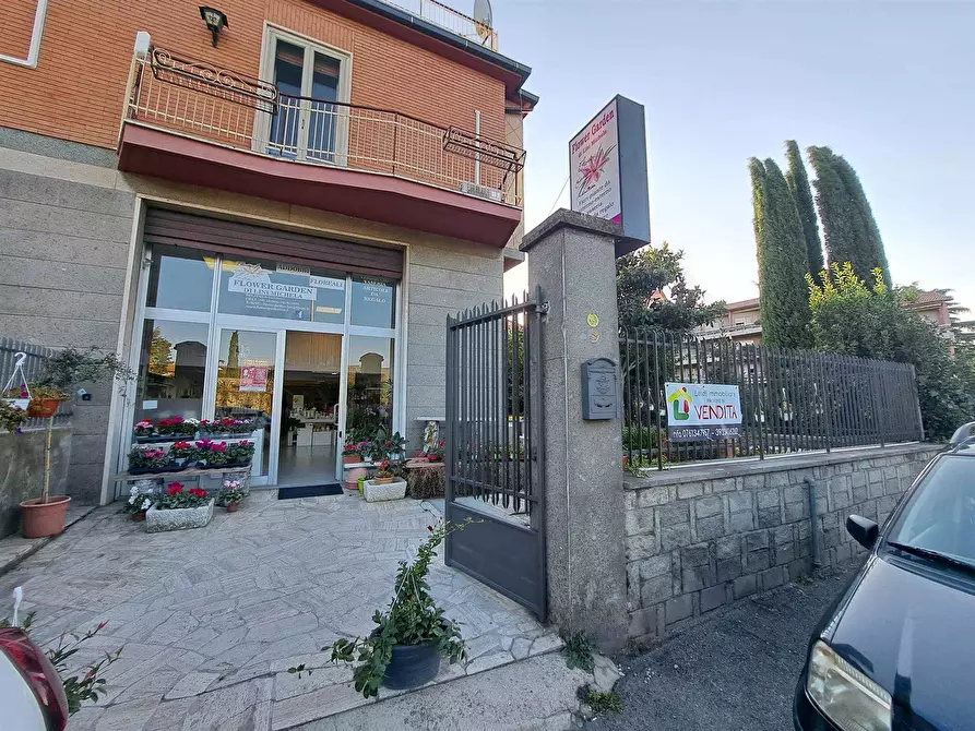 Immagine 1 di Negozio in vendita  in Via Vico Squarano a Viterbo