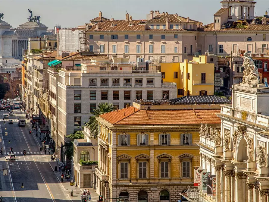 Immagine 1 di Negozio in affitto  in Via Nazionale a Roma