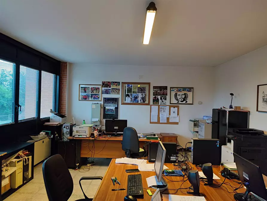 Immagine 1 di Ufficio in vendita  a Cecina