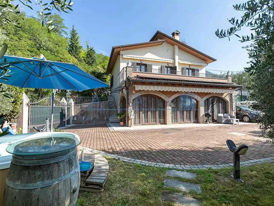 Immagine 1 di Villa in vendita  in Via San Luigi a Caprino Veronese