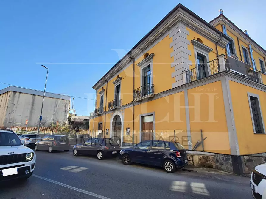 Immagine 1 di Negozio in affitto  in VIA FUORNI a Salerno