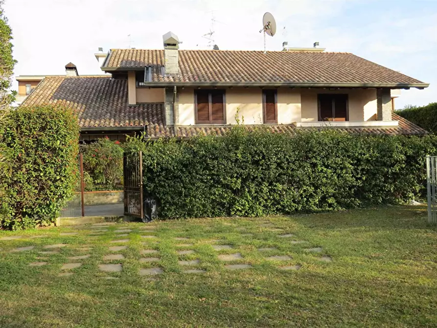 Immagine 1 di Villa in vendita  in VIA TENDA a Gallarate