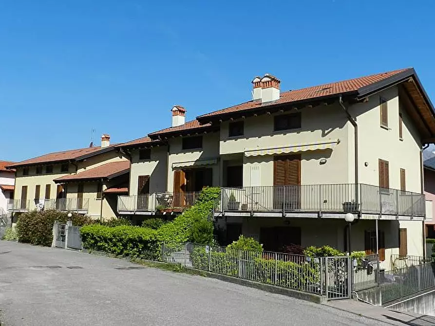 Immagine 1 di Appartamento in vendita  in via famiglia molinari a Colico