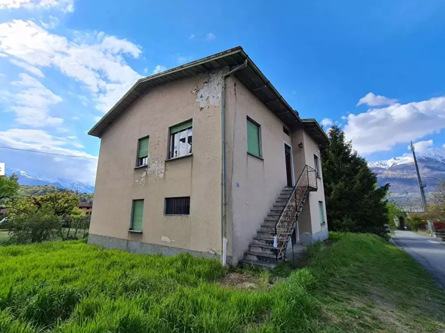 Immagine 1 di Villa in vendita  in Via Nazionale a Colico
