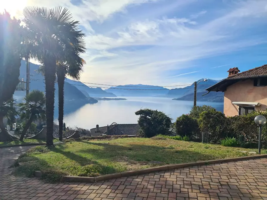 Immagine 1 di Villa in vendita  in VIA ABBAZIA DI PIONA a Colico