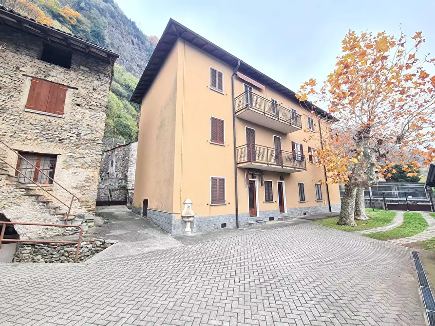 Immagine 1 di Appartamento in vendita  in via duca d'aosta a Dervio