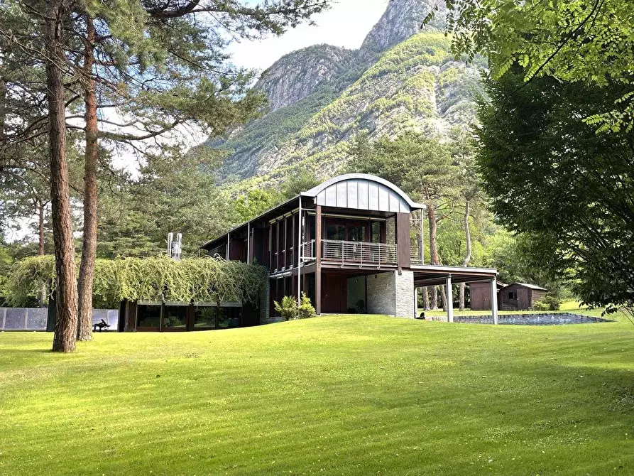 Immagine 1 di Villa in vendita  a Chiavenna
