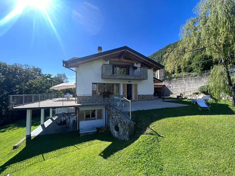 Immagine 1 di Villa in vendita  in Via Provinciale a Vendrogno