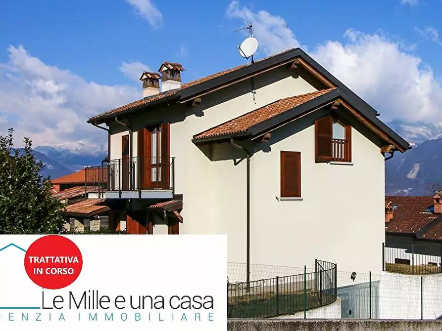 Immagine 1 di Villa in vendita  in Via Piazza Gorla n. 2 a Colico