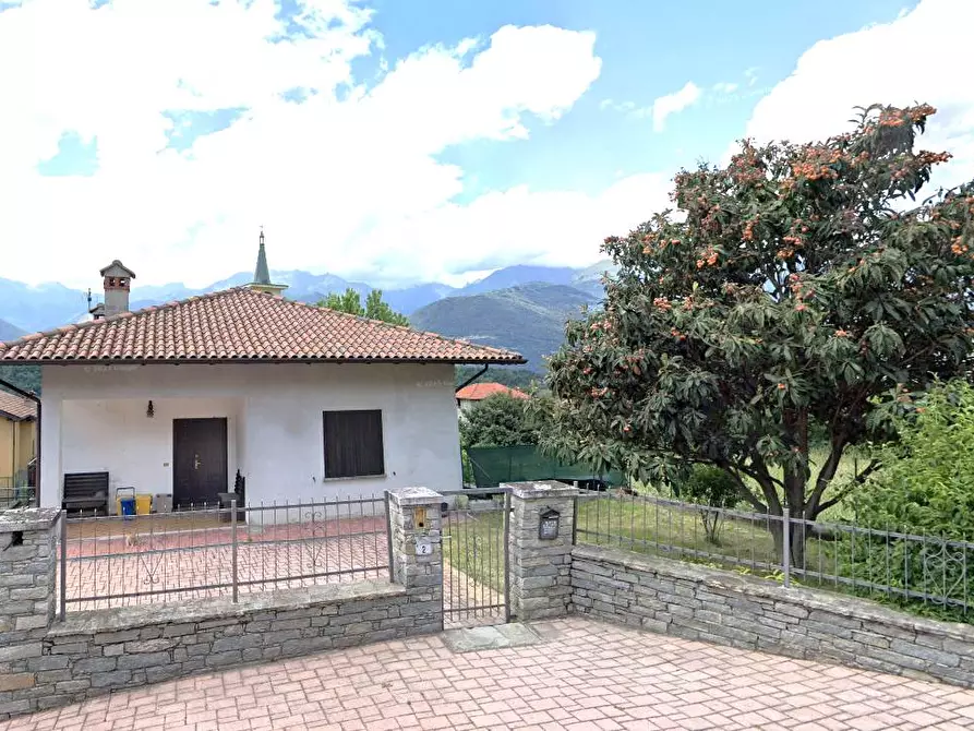 Immagine 1 di Casa indipendente in vendita  in via Cà di Nadin a Colico