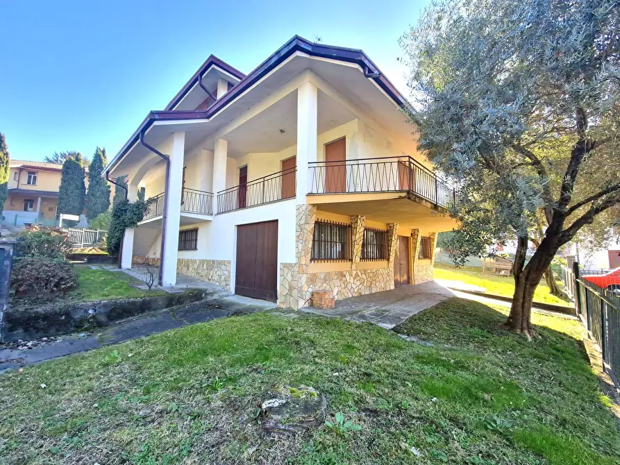 Immagine 1 di Villa in vendita  in via Laghetto a Colico