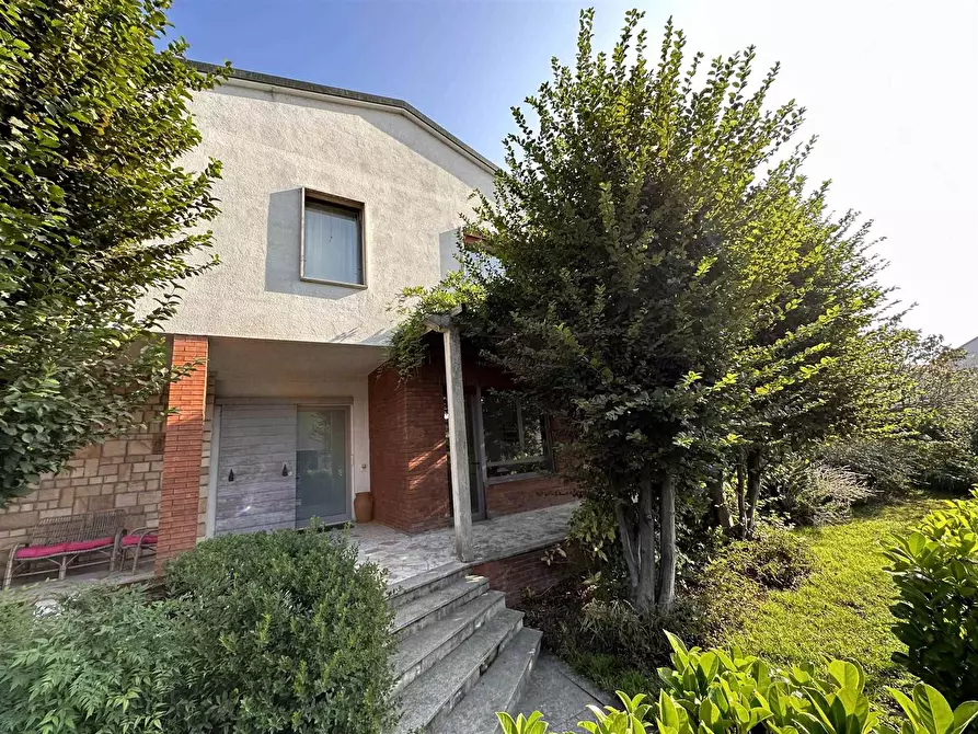 Immagine 1 di Villa in vendita  in Via Statuto a Sant'angelo Lodigiano
