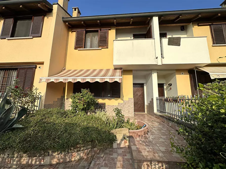 Immagine 1 di Villa in vendita  in Via dei Fiodalisi a Sant'angelo Lodigiano