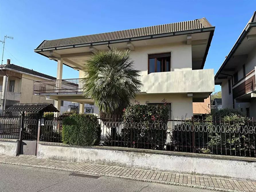 Immagine 1 di Villa in vendita  in Via della Costa a Sant'angelo Lodigiano