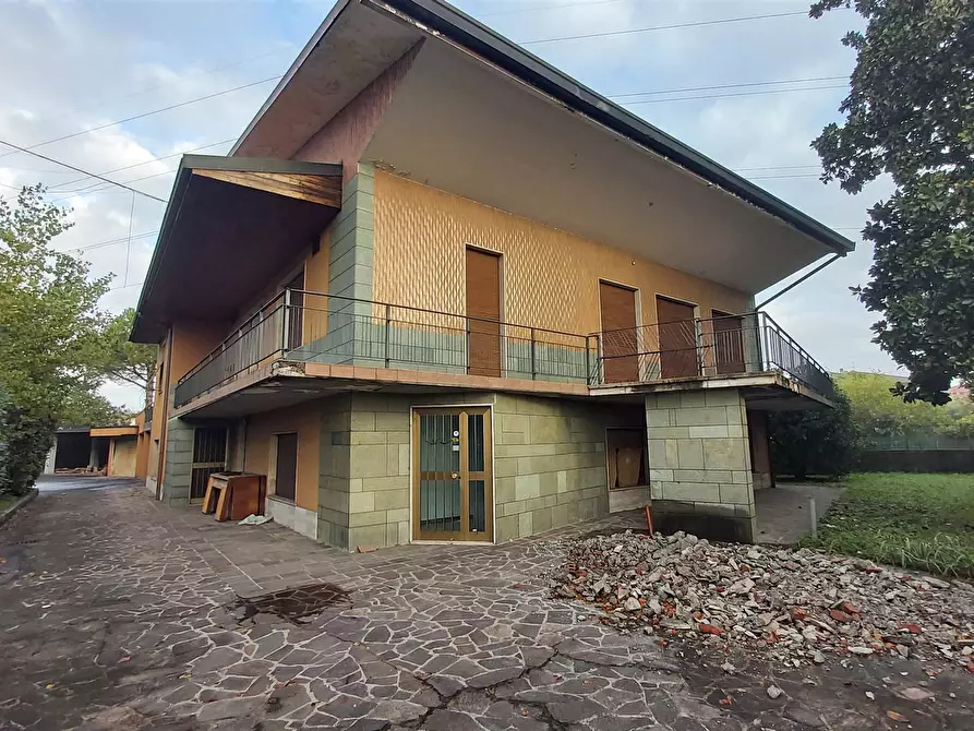 Immagine 1 di Villa in vendita  a Osio Sotto