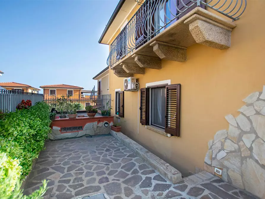 Immagine 1 di Villa in vendita  a Olbia