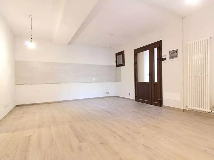 Immagine 1 di Appartamento in vendita  a Azzanello