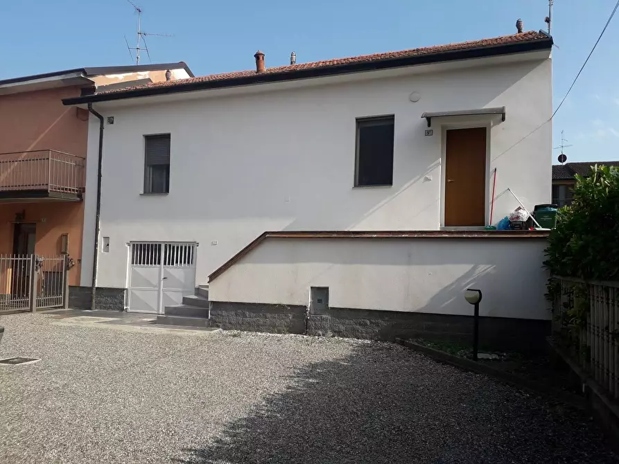Immagine 1 di Appartamento in vendita  a Azzanello