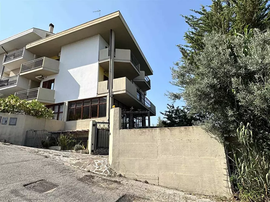 Immagine 1 di Villa in vendita  in VIA LUIGI CARDONE a Vasto
