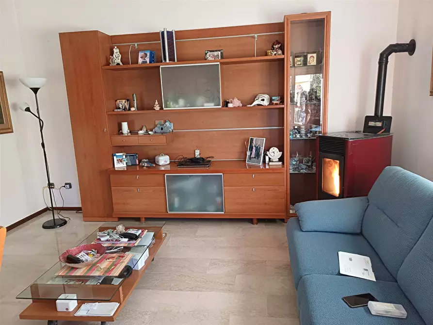 Immagine 1 di Appartamento in vendita  in via monteverdi a Azzanello