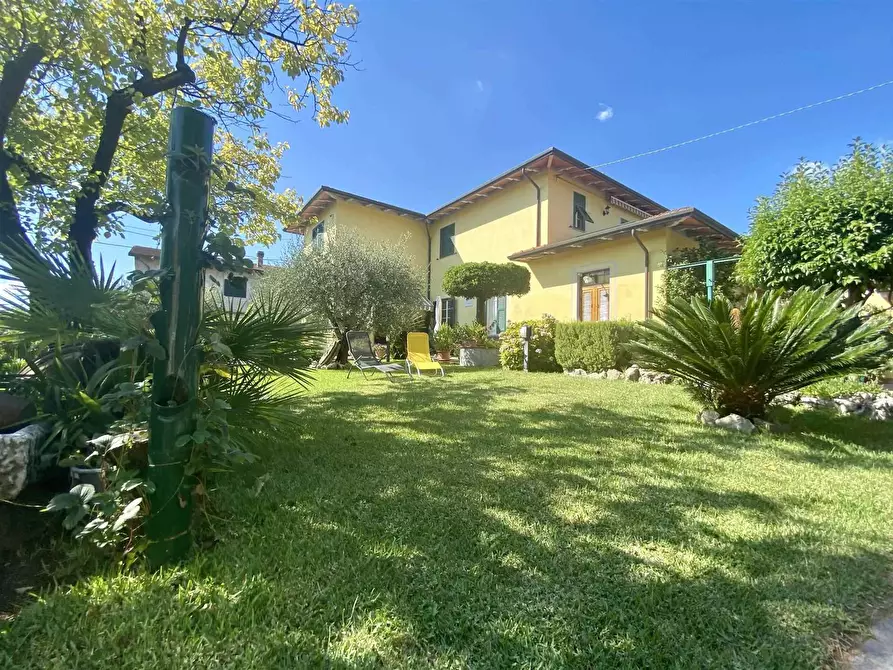 Immagine 1 di Villa in vendita  a Ortonovo