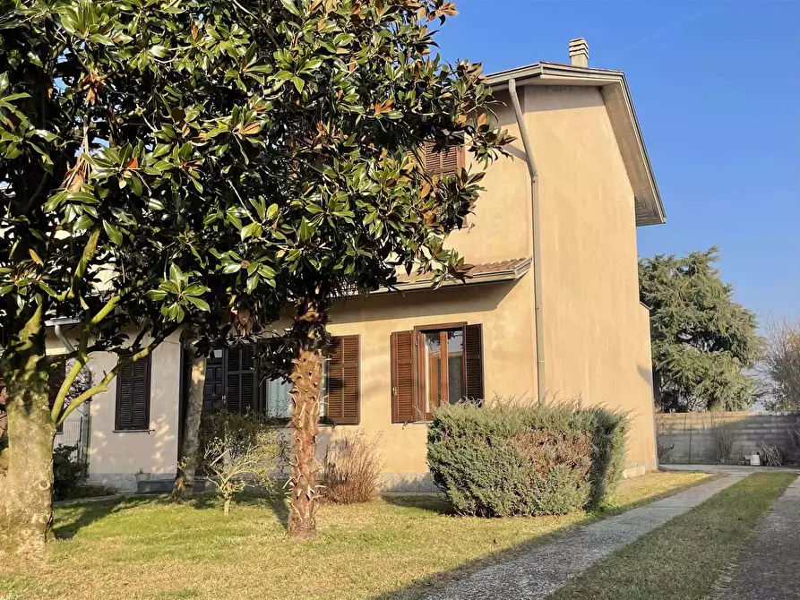 Immagine 1 di Villa in vendita  a Vigevano