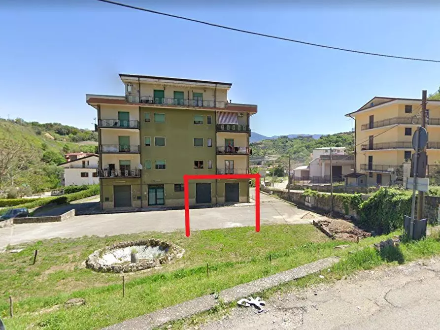 Immagine 1 di Magazzino in affitto  in via irto a Cosenza