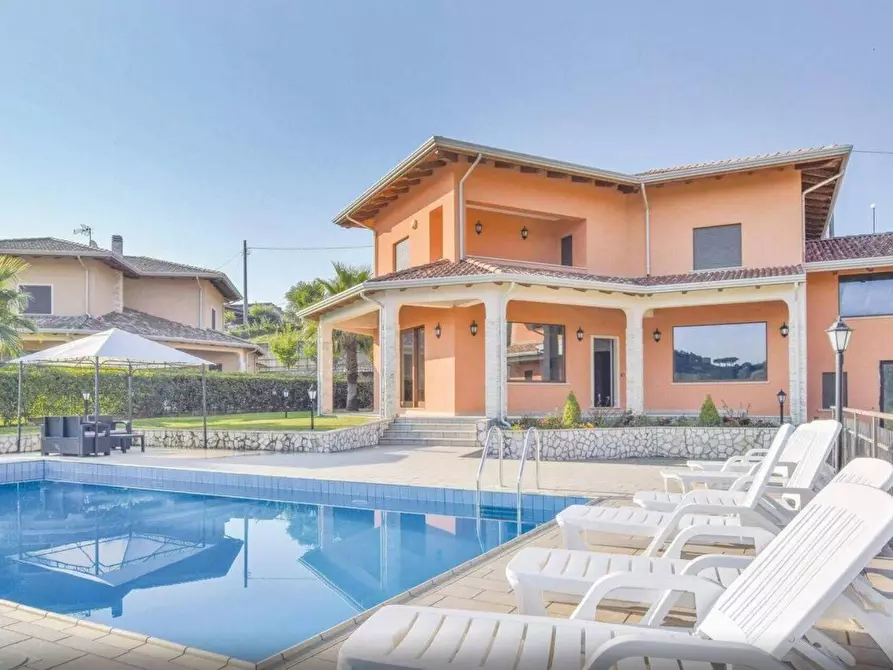 Immagine 1 di Villa in vendita  in via Alberto della Piagentina a Rende