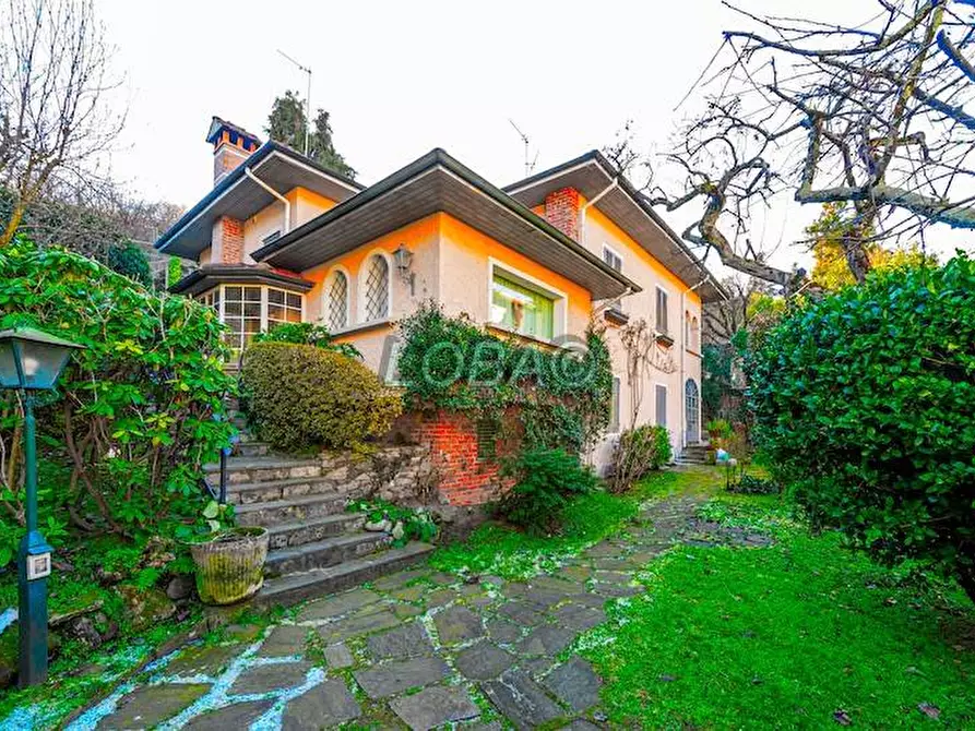 Immagine 1 di Villa in vendita  a Stresa
