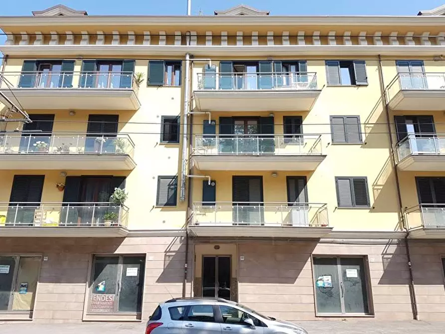 Immagine 1 di Negozio in affitto  in Via Francesco Tedesco a Avellino