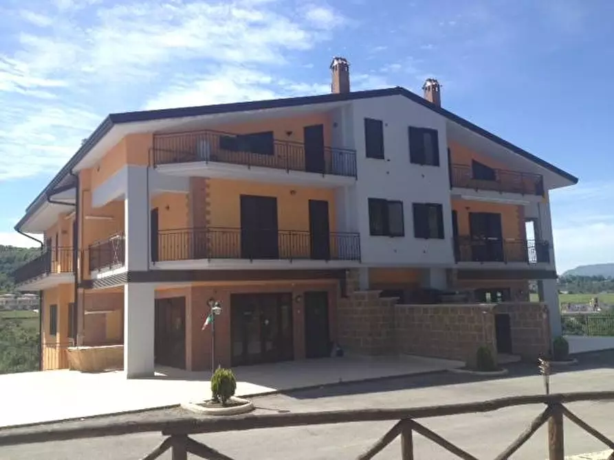 Immagine 1 di Appartamento in vendita  a Greci