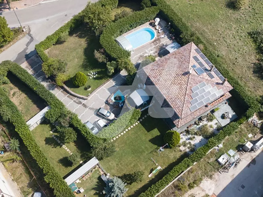 Immagine 1 di Villa in vendita  in Via San Giuseppe a Greci