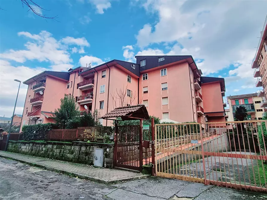 Immagine 1 di Appartamento in vendita  in Via Barra a Avellino