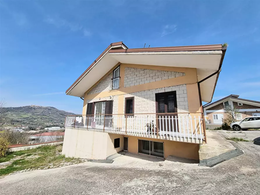 Immagine 1 di Villa in vendita  in Via San Prisco a Greci