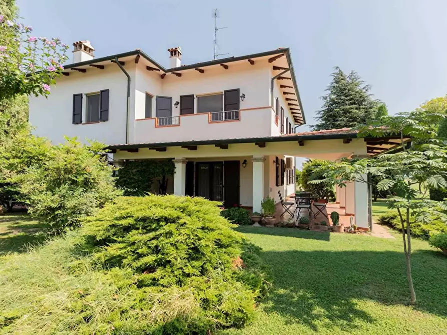 Immagine 1 di Casa indipendente in vendita  a Modena