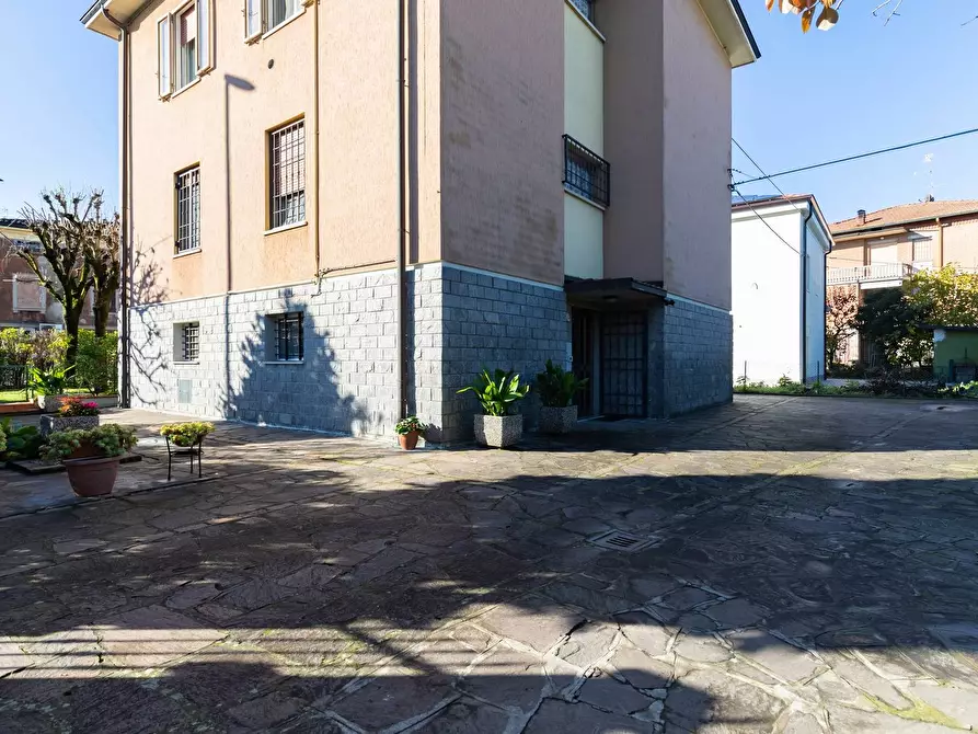 Immagine 1 di Appartamento in vendita  a Modena