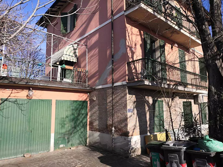 Immagine 1 di Palazzo in vendita  a Modena