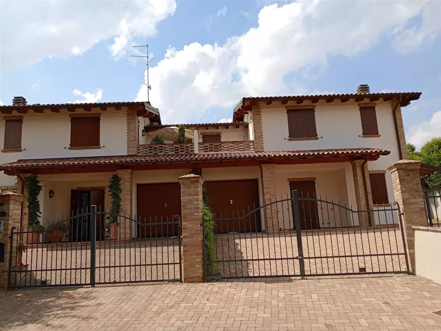 Immagine 1 di Villa in vendita  a Maranello