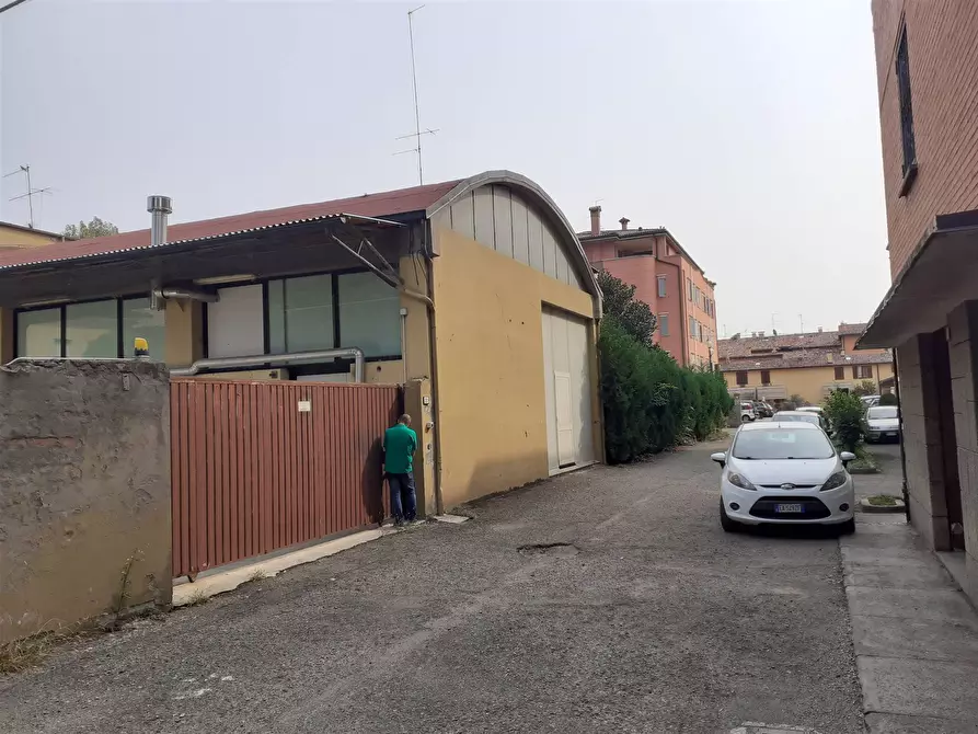 Immagine 1 di Negozio in affitto  a Castelfranco Emilia