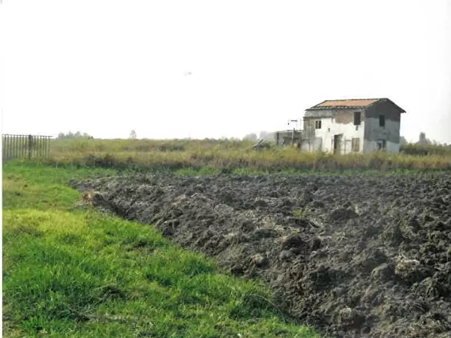 Immagine 1 di Terreno edificabile in vendita  a Mirandola