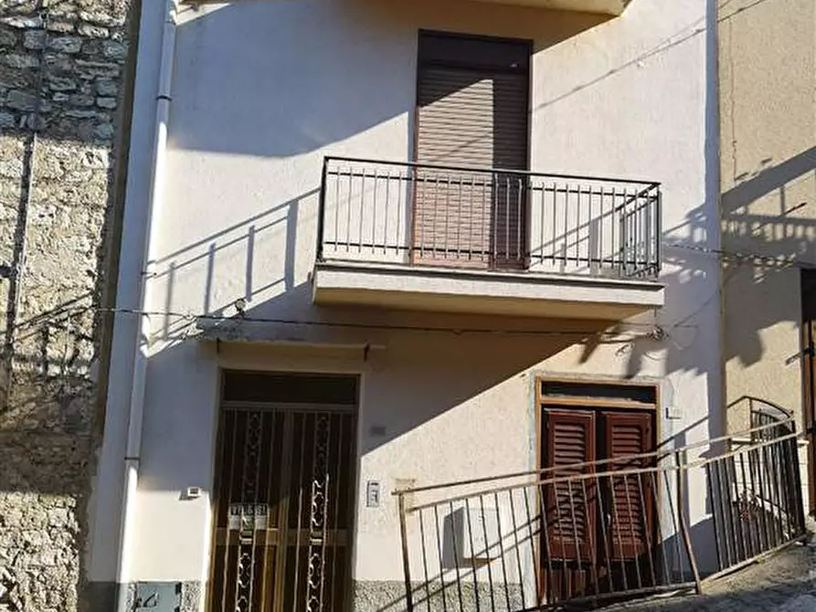 Immagine 1 di Casa indipendente in vendita  in Via Roma a Chiusa Sclafani