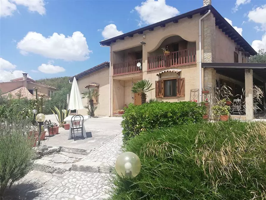 Immagine 1 di Villa in vendita  in contrada Chiari a Chiusa Sclafani