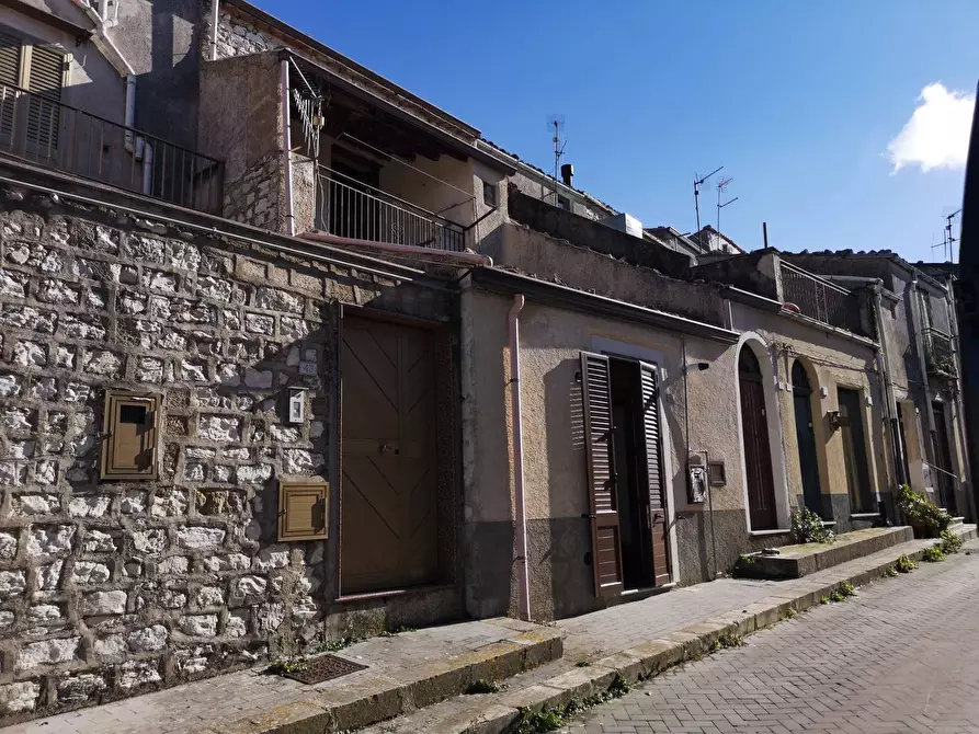 Immagine 1 di Casa indipendente in vendita  in Via San Rocco a Chiusa Sclafani